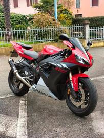 Yamaha R1 1000 