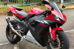 Yamaha R1 1000 