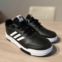 Sneakers Adidas nere / taglia 39 e un terzo