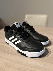 Sneakers Adidas nere / taglia 39 e un terzo