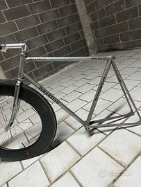 Bici Pinarello Pista