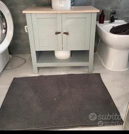 Monile sotto colonna bagno