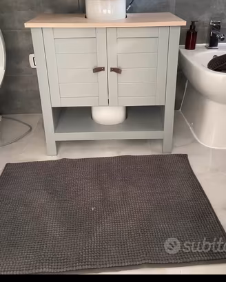 Monile sotto colonna bagno