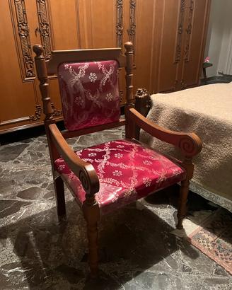Poltrona  in legno stile classico con braccioli