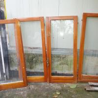 Finestre in legno complete con soglie