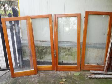 Finestre in legno complete con soglie