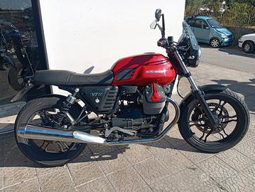 Moto Guzzi V7 II Stone