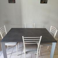 Tavolo e sedie