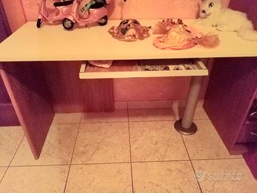 SCRIVANIA E LETTO CAMERETTA