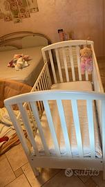 Lettino per neonati completo di materasso