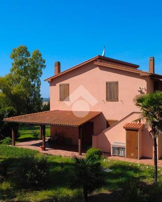 VILLA SINGOLA A MONTALTO DI CASTRO