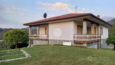 VILLA SINGOLA A SAN COLOMBANO BELMONTE