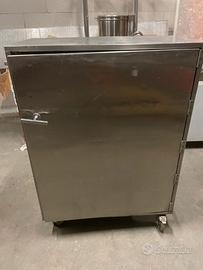 Carrello con ripiani