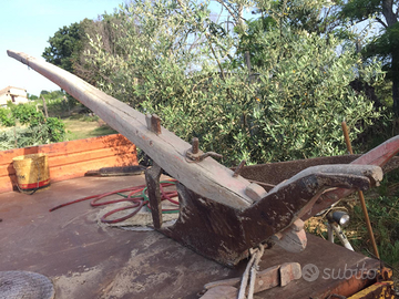 Aratro agricolo antico per giardino