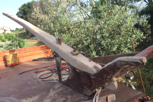 Aratro agricolo antico per giardino