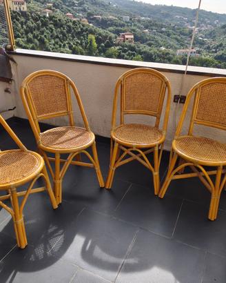 Sedie, poltrone e divanetto in vimini