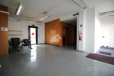 NEGOZIO A MARMIROLO
