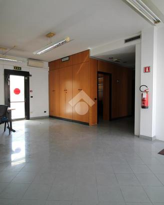 NEGOZIO A MARMIROLO