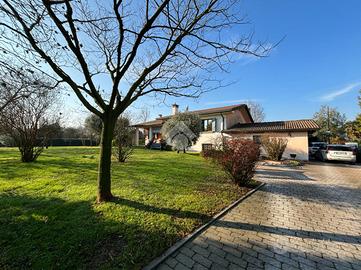 VILLA SINGOLA A SAN GIORGIO DELLE PERTICHE