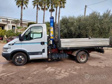 Iveco Daily 35 con gru e ribaltabile