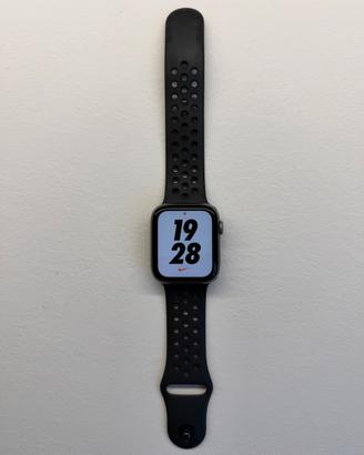 Apple Watch Nike+ Series 4 GPS 44mm – Space Grey