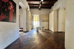 4 LOCALI A GIUGLIANO IN CAMPANIA