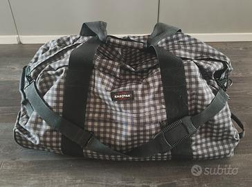 borsone da viaggio marca Eastpak 