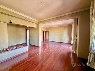 Appartamento di 145 m² con più di 5 locali e box a