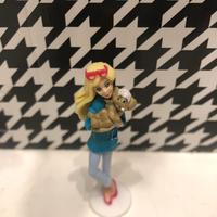 Barbie mini con piedistallo