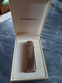 accendino a gas vintage Givenchy, nello specifico 
