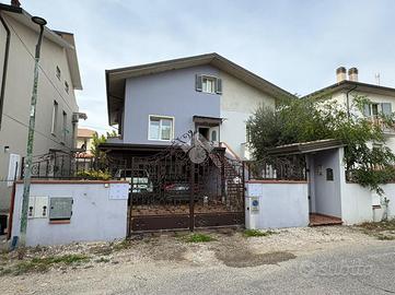 PORZIONE DI BIFAMILIARE A CESENATICO