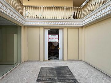 NEGOZIO A DESENZANO DEL GARDA