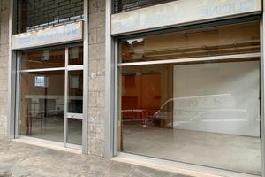 Negozio/ufficio fronte strada con vetrine