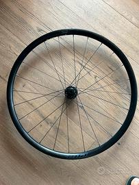 Ruota anteriore bici da corsa