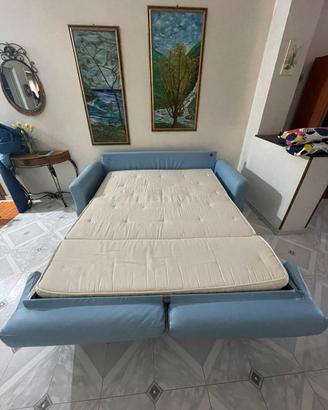 Divano letto in pelle azzurro