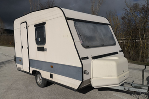 Roulotte compatta + veranda completa Adria 350 ST