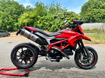 Hypermotard 821