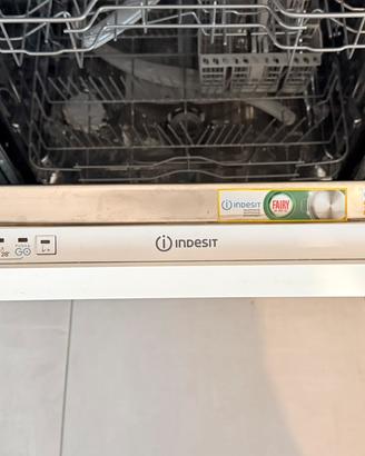 Lavastoviglie indesit