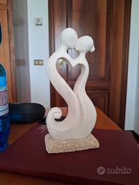 statuetta innamorati
