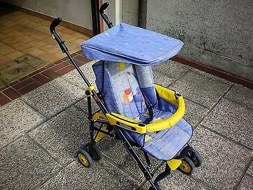 Attrezzature e prodotti vari usati per infanzia