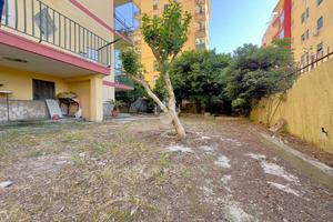 4 LOCALI A NAPOLI