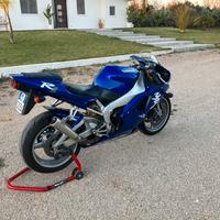 Yamaha R1