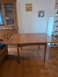 Tavolo allungabile in legno + Set di 4 sedie