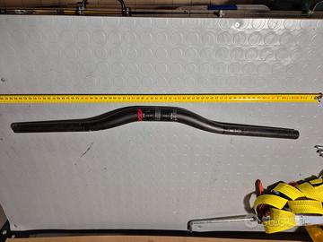 Manubrio carbonio Mtb attacco 31.8mm e rise 25mm