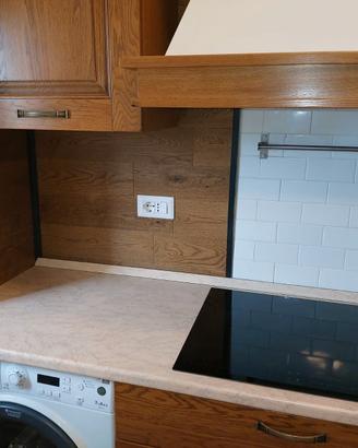 Cucina completa con credenza  e lavatrice e frigor