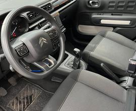 Vendesi auto