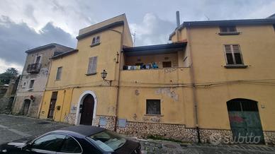 Fabbricato con due unita . Oscato