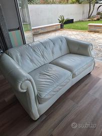 Divano Natuzzi Bianco chesterfield