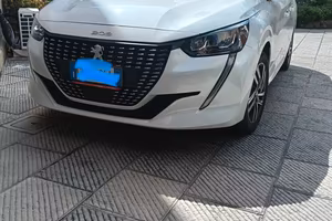 Peugeot 208 allure 101 cv