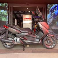 YAMAHA X-Max 250 .